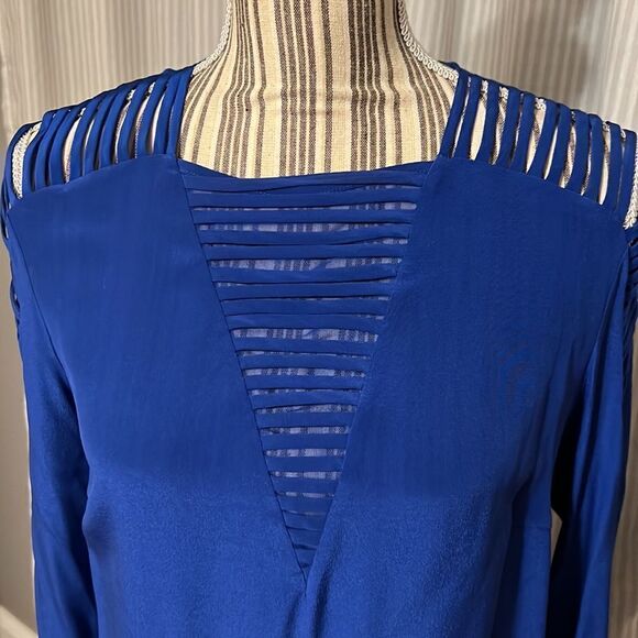 Bailey 44 Blue Blouse. Medium - Picture 2 of 10